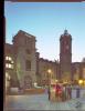 La plaça del Doctor Robert i el Racó del Campanar de nit