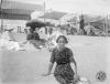 Maria Codina en una platja a Caldes d'Estrac