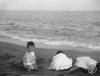 Infants en una platja a Caldes d'Estrac