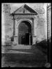 Porta d'entrada a l'Església de Sant Martí de Cerdanyola del Vallès