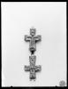 Reliquiari-pectoral de bronze en forma de creu. Sant Cugat del Vallès