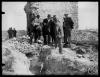 Visita de Josep Puig i Cadafalch a les excavacions fetes al costat de  l'ermita de Sant Nicolau. Sabadell