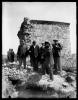 Visita de Josep Puig i Cadafalch a les excavacions fetes al costat de l'ermita de Sant Nicolau. Sabadell