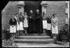 Junta de les Hijas de María davant de l'asil de les Germanetes. Sabadell