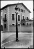 Fanal amb la casa Picart al fons. Carrer Sant Joan cantonada carrer Tres Creus i carrer Indústria. Sabadell