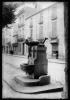 Font de la Granota  o Font dels nanus obra de Josep Renom i Costa a la cantonada del carrer Bèlgica, actual carrer Jardí, amb la Rambla. Sabadell