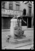Font de la Granota  o Font dels nanus obra de Josep Renom i Costa a la cantonada del carrer Bèlgica, actual carrer Jardí, amb la Rambla. Sabadell