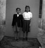 Retrat d'infants al pati del fotògraf.