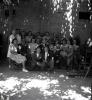 Festa Major. Retrat de grup de les parelles del Paga-li Joan, amb el mestre Manel Farrés, a la Unió.