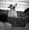 Festa Major. Noies ballant a l'escenari de l'envelat, probablement de la secció infantil de l'Esbart Dansaire, acompanyades per  Manuel Farrés i dues dones uniformades.