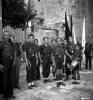 Desfilada i actes politico militars. La Centuria Luis Paraíso del Frente de Juventudes al recinte del Monestir.