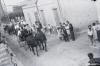 Fira de setembre. Rua de carrosses i cavalls pels carrers del centre per assistir a la cursa de braus.