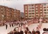 Banda de majorettes i músics a la plaça del Poble de Montornès Nord