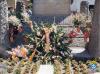 Ofrena de la corona de llorer al peu del Pedró de mossèn Cinto de la plaça Verdaguer