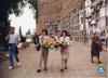 Ofrena floral a la tomba de Jacint Verdaguer