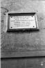 Placa casa natal de mossèn Cinto Verdaguer al carrer Sant Jordi
