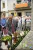 Ofrena floral al pedró de mossèn Cinto per la Festa Verdaguer. Gil Orriols, acalde de Folgueroles, el rector Ramon Besora, Josep Maria Font, regidor de Vic