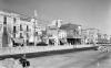 Vies de tren i façana marítima a l'alçada del mercat municipal