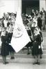 Processó de Corpus, bandera de les Escolàpies amb noies