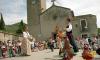 Ball de gegants i capgrossos a la plaça de l'Església durant la Festa Major de Sant Isidre