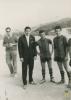 Fernando Olivella Pons, jugador del Futbol Club Barcelona, amb els jugadors durant la inauguració del nou camp de futbol de la Palma de Cervelló