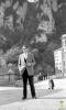 Josep Noguero Roca a la plaça del monestir de Montserrat