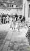 Infants a la plaça de l'església de la Palma de Cervelló
