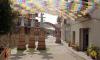 El carrer Santa Maria decorat durant la celebració de la Festa Major