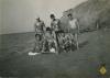 El grup de joves Els cors catalans en una platja