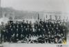 Grup d'homes i dones amb l'uniforme de la Falange en motiu del Desfile de la Victoria