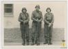 Retrat de tres joves durant el servei militar